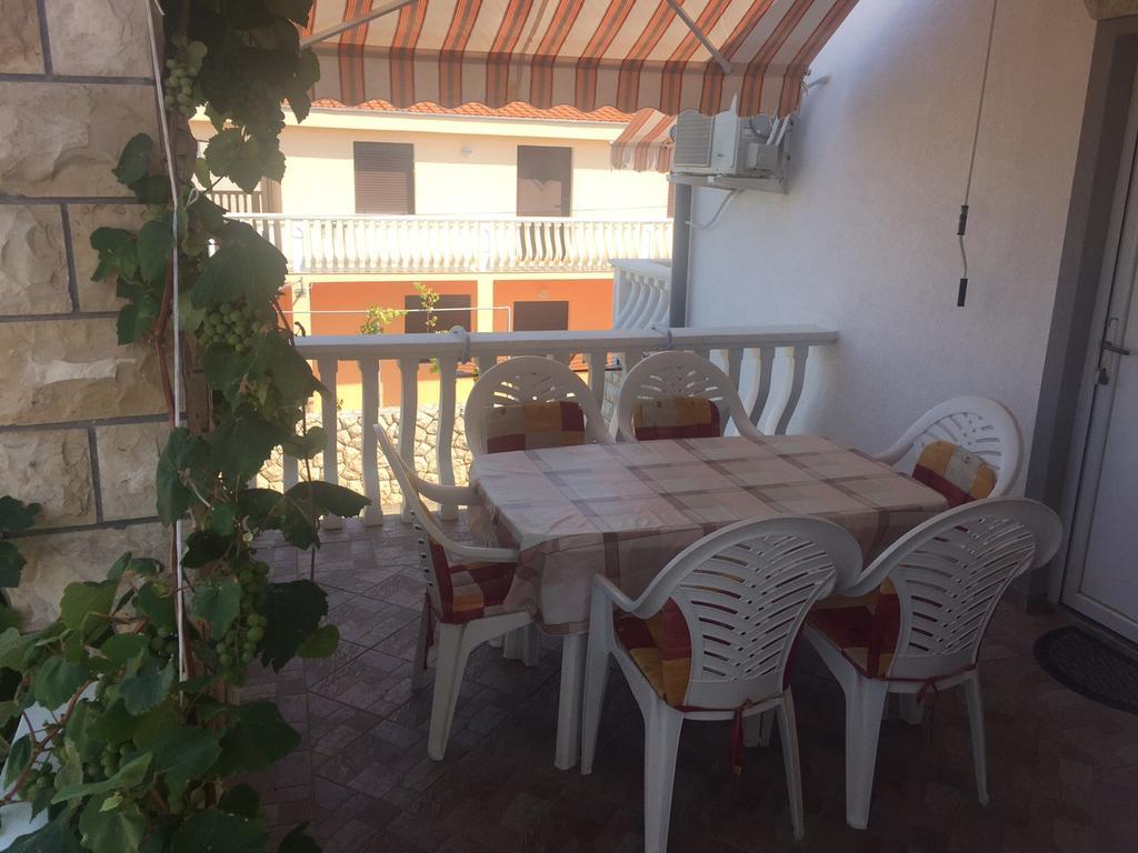Apartment Krmpotic Vir Habitación foto